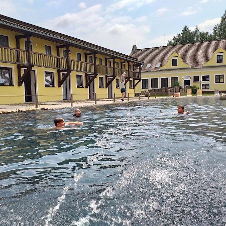 Blatsky Dvur Aparthotel Veseli nad Luznici Luaran gambar