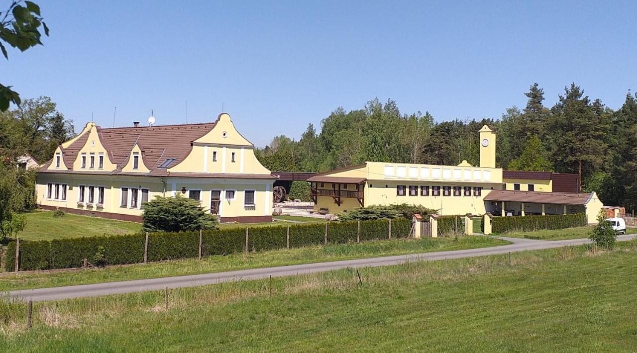 Blatsky Dvur Aparthotel Veseli nad Luznici Luaran gambar