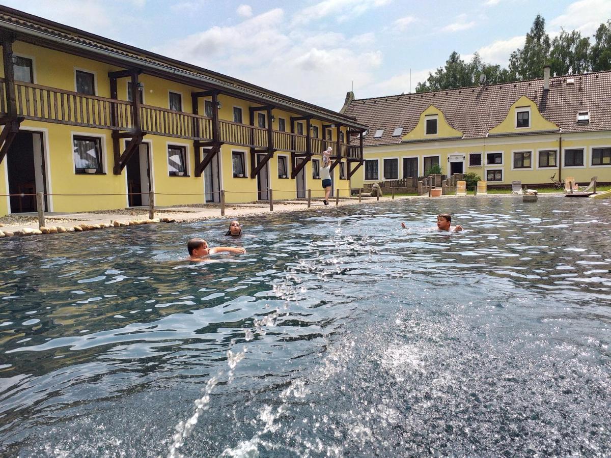Blatsky Dvur Aparthotel Veseli nad Luznici Luaran gambar
