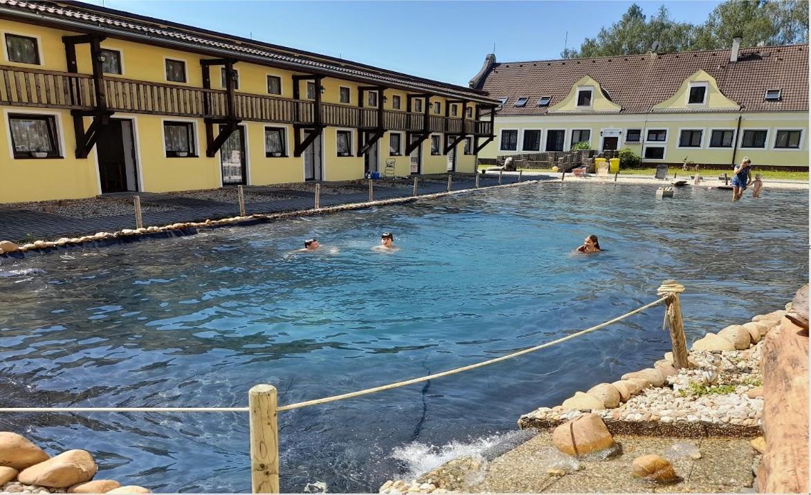 Blatsky Dvur Aparthotel Veseli nad Luznici Luaran gambar